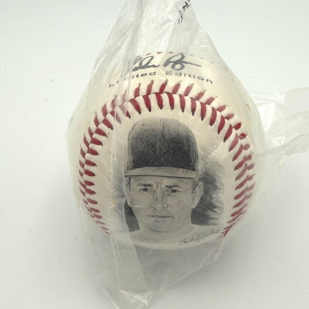 Fotoball Nolan Ryan Baseball Unisex OS White Like New Limited Edition Mennen MLB